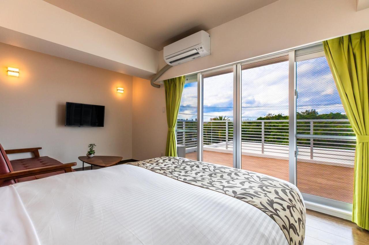 Mr Kinjo 万座ビーチ前 Aparthotel Onna Eksteriør bilde